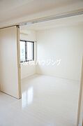 明るい洋室