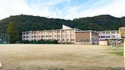 米原市立双葉中学校まで約2,500m