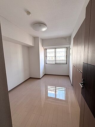 玄関横の洋室で...