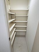 玄関横にあるシューズクローゼットは大きめの荷物やベビーカーも収納可能です。