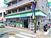 近くにコンビニがあり、ちょっとしたお買い物がしたい時に便利です。