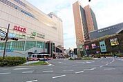 ◇多彩なニーズに応えるスーパーなどの買い物施設が充実。