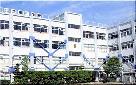通学路は穏やかな住宅街の中の道なので、お子さんの通学も安心。