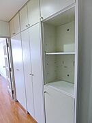 ワードロープ付で大切な衣類も収納できます