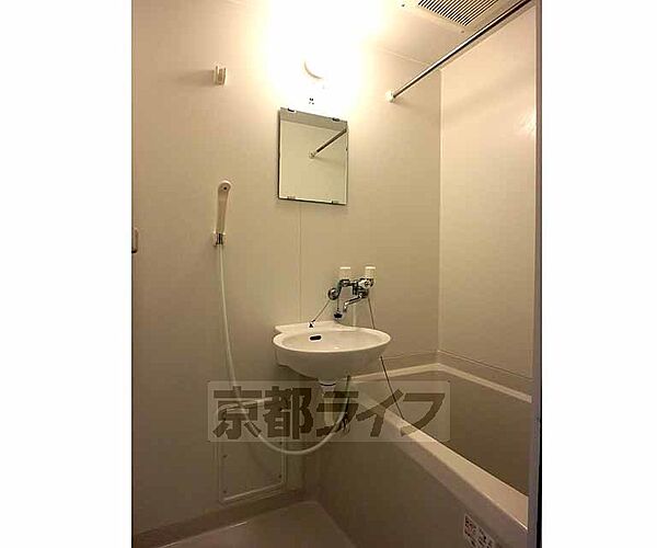 画像18:ゆとりのある広さの浴室です。