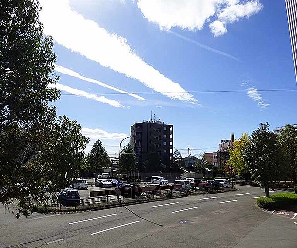 画像12:202号室の居室から見た室外風景です。