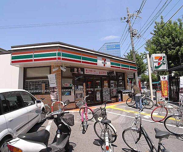 画像28:セブンイレブン京都堀川北大路店まで311m 堀川北大路の交差点。バス停も目の前でご利用しやすい立地です。
