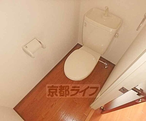 画像8:圧迫感の感じないトイレです。