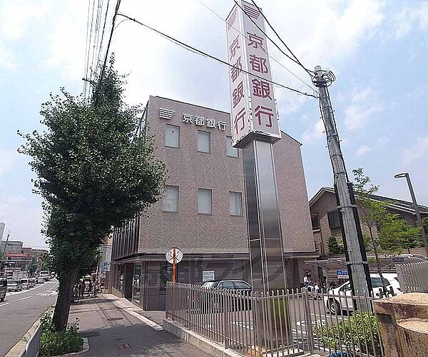京都銀行 円町支店まで431m 西大路丸太町の交差点から東にいくとございます。