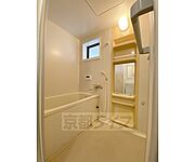 バスルーム別角度です。窓付きです。