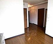 フローリングのきれいな室内です