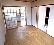 きれいなフローリングの室内です・