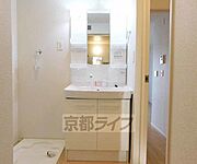 広々とした独立洗面台です。