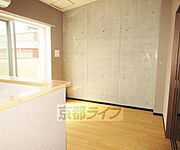 アクセントクロスがお洒落ですね。