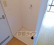 室内に洗濯機置けます。