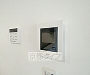 モニターで来客確認できるので安心です。