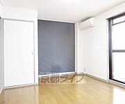 光が差し込むお部屋です