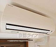 嬉しいエアコン付。