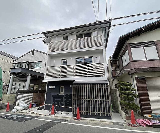 6 / 23