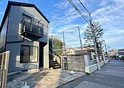 駐車スペース台ございます小学校、中学校徒歩6分で子育て環境良好です。内外新規フルリノベーション済で