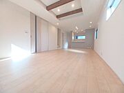 建物施工の一例　モデルハウスのご案内や、ショールームにてキッチン等水回り設備や、フローリング等の