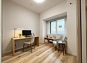 ※こちらの画像はCGで家具を配置したイメージ図です。4帖洋室。お子様の部屋や在宅ワークの作業部屋など多様に使用できます。