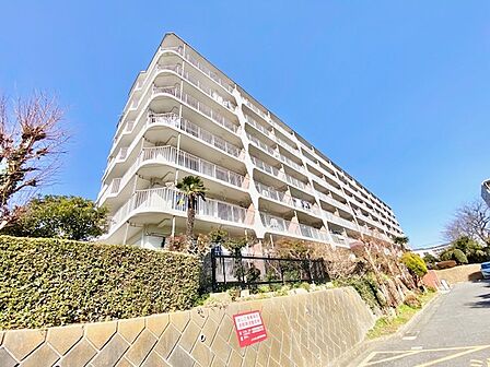 スーパー・コンビニエンスストア徒歩5分圏内.。