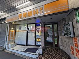 愛育歯科新井 徒歩70分。 5550m