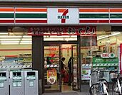 セブン 徒歩9分。 720m