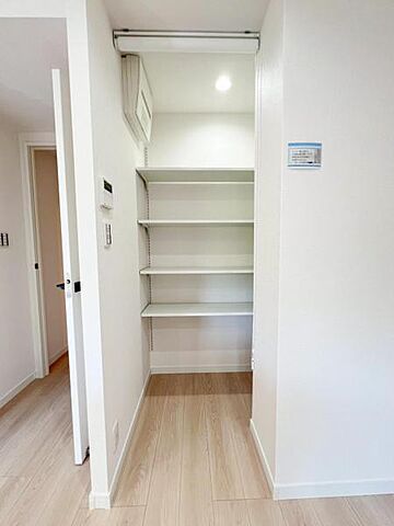 収納 ロイヤルステージ北野 4階/-