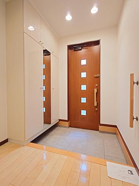 玄関を拡大表示