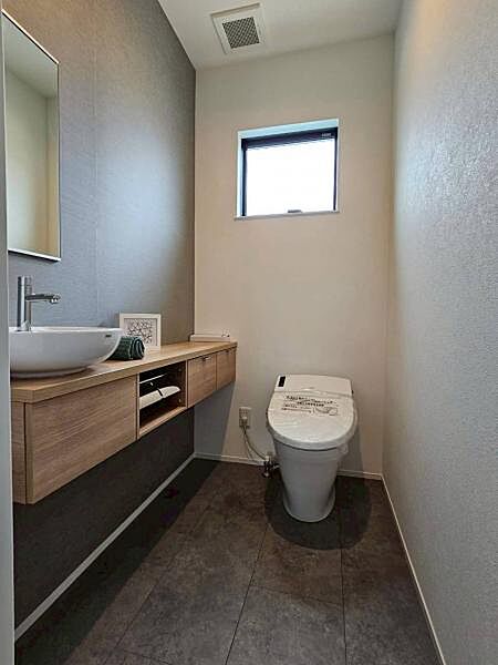 トイレを拡大表示