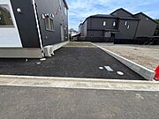 ゆとりのある駐車場です
