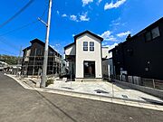 第1種低層住居専用地域に位置し、周辺に高層建築物が無いのも嬉しいですね。