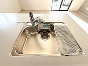 浄水器を内蔵した混合水栓。お料理の際に気軽に浄水が利用いただけます。