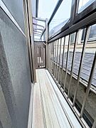 2階各部屋にバルコニーが付いており、洗濯も干しやすいです