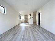 ゆったり20帖のLDKで家族団らんを楽しめます。