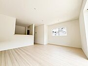 お店で見掛けた「あの家具」でも自由に配置できるゆとりのリビング空間。