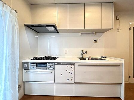 DKの空間を最大限に活用できる壁付けキッチン