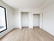 衣類から大きな生活用品まで収納できるクローゼットをご用意