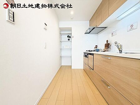 ゆったりと調理できるよう、作業スペースを最大限確保できるよう設計されています。
