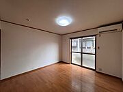 8帖の部屋です