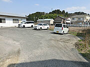 敷地内に駐車場がございます。