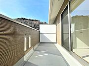 ベランダは南向きで日当たりも良好。