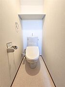 温水洗浄便座付きのトイレです。
