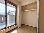 2F南側収納。全部屋に収納があります。