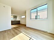 【LDK】明るいリビング。家族が集まる場所だからこそ、明るい空間作りがかかせません。