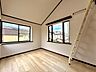 洋室：3面採光で明るいお部屋です。
