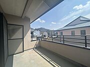 【リフォーム中】ベランダはクリーニングと塗装を行います。