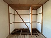 【リフォーム中】5/30撮影　収納の写真です。クローゼットや和室以外の居室の建具は新品に交換します。クローゼットには、枕棚とハンガーパイプを設置するので、アウター等の収納も楽々です。